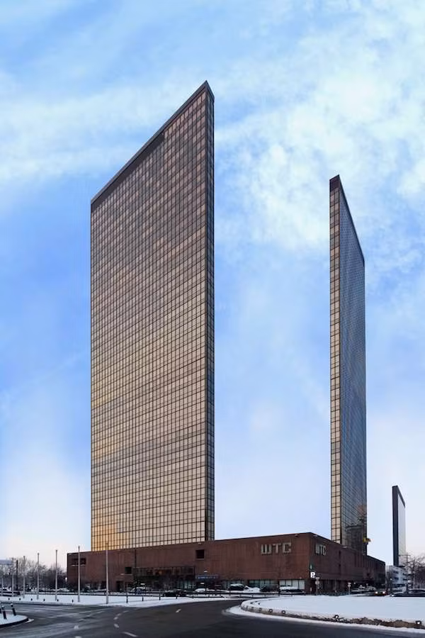 Tòa nhà này được nhiếp ảnh gia gọi là "biểu tượng của sự mỏng manh". Ảnh: Trend Hunter.