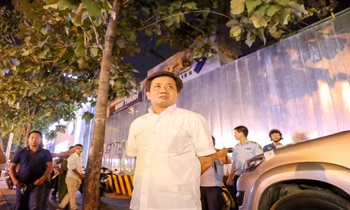 Lan dau tien ong Doan Ngoc Hai khong “xu” o to chiem via he