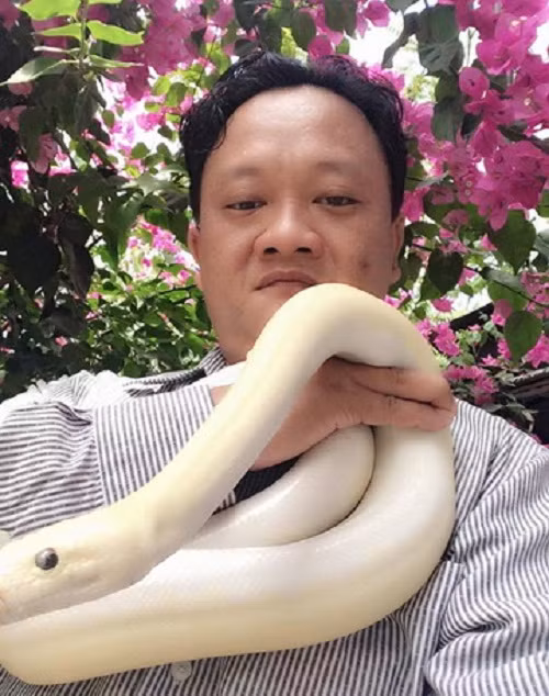 Rung ron thu choi “bach xa” kieng khac nguoi o Ca Mau