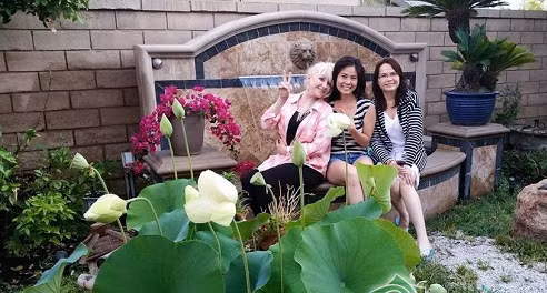 Cô ưu ái gọi khu hồ sen của mình là 'A little Japan' với các tiểu cảnh bày trí đậm chất Á đông.