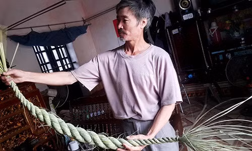 Nghe la o Ninh Binh: Ngoi nha tet duoi trau, kiem chuc trieu ngon o