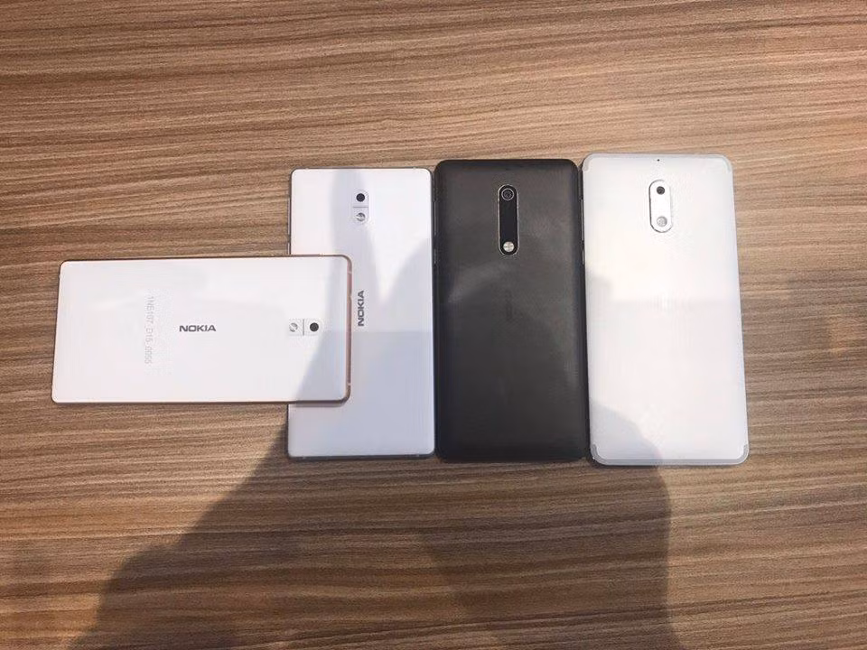 Vừa qua, bộ ba điện thoại Nokia 3, 5, 6 và Nokia 3310 bất ngờ lộ diện hình ảnh thực tế tại Việt Nam. Ảnh: Fpt.