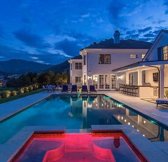 Có điều kiện xây căn nhà thế này thì chẳng bao giờ sợ nắng nóng.