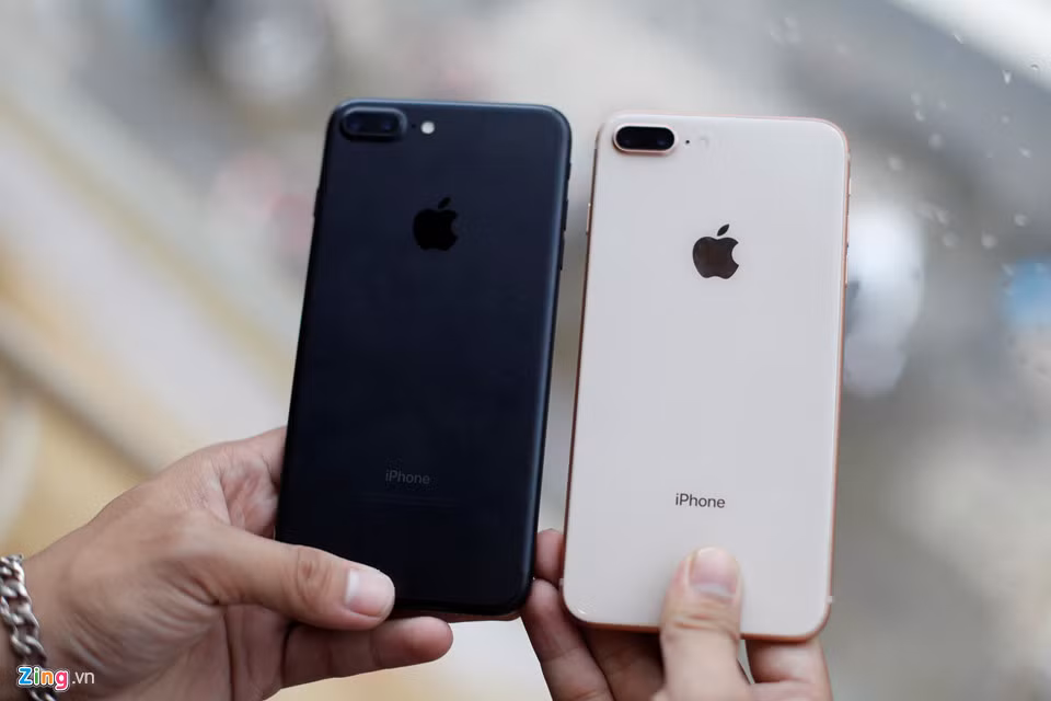 iPhone 8 Plus so dáng với mẫu di động đàn anh là 7 Plus.
