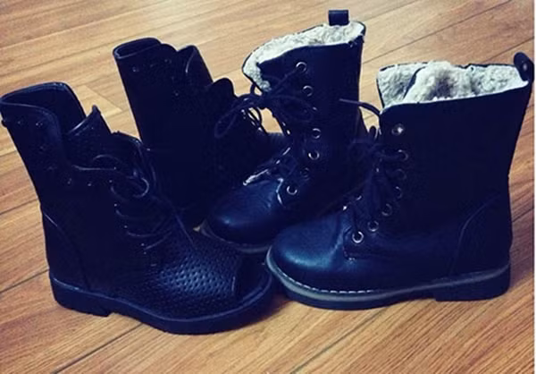 Hay đôi giày lót lông cừu thật (phải) vô cùng "sang chảnh".