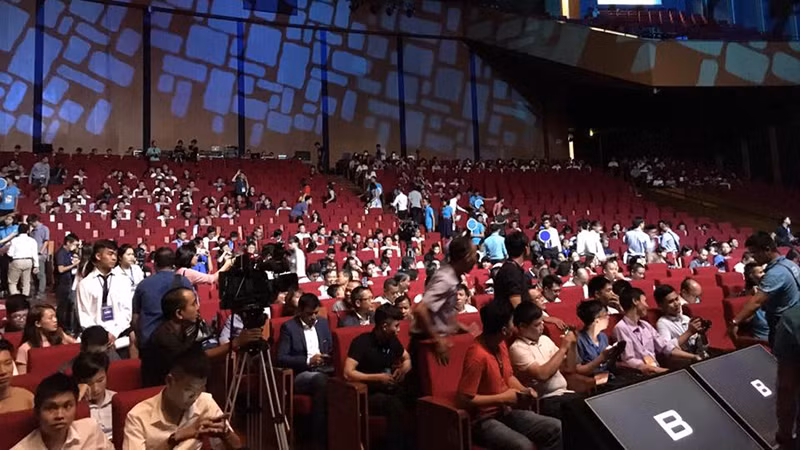 Khu vực ngồi của khách mời. Ảnh: Thegioididong.