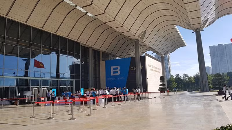 Ước tính, sự kiện ra mắt BPhone 2 có khoảng hơn 2.000 người tham dự. Ảnh: Thegioididong.