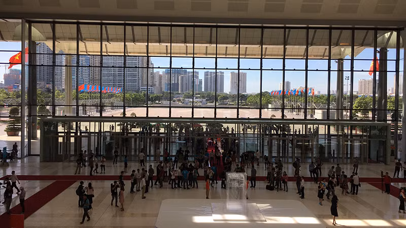 Khung cảnh hoành tráng bên trong Trung tâm hội nghị. Ảnh: Thegioididong.