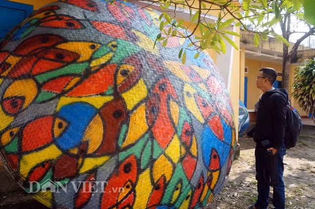 Con đường tranh thuyền thúng sẽ được sắp xếp, trưng bày dọc hai bên đường ở khu vực làng Bích họa chạy dọc lên trung tâm ủy ban nhân dân xã.