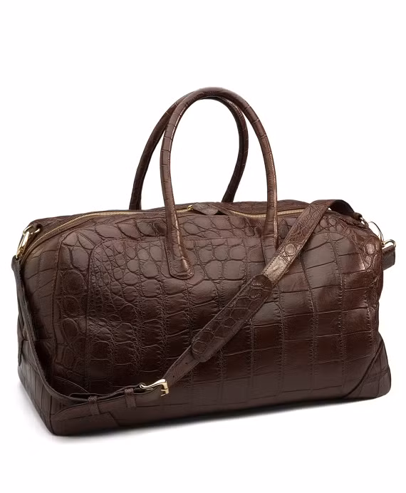 Là biểu tượng thu nhỏ của sự sang trọng, túi xách Brooks Brothers được làm từ da cá sấu với hai kiểu dáng khoác vai và xách tay. Túi được bán với giá 15.000 USD.