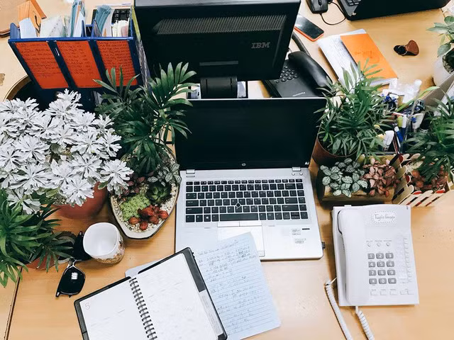 Góc làm việc "chất lừ" của một chàng trai trẻ.