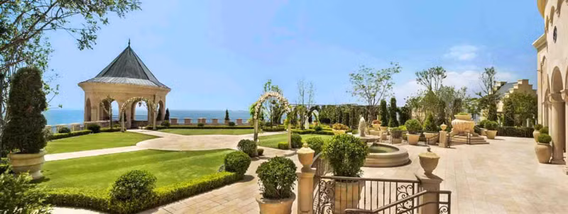 Giá thuê phòng khởi điểm là 95 bảng Anh/đêm (~2,6 triệu đồng). Giá phòng “sang chảnh” nhất lên tới 12.698 bảng Anh/đêm (~ 360 triệu đồng).