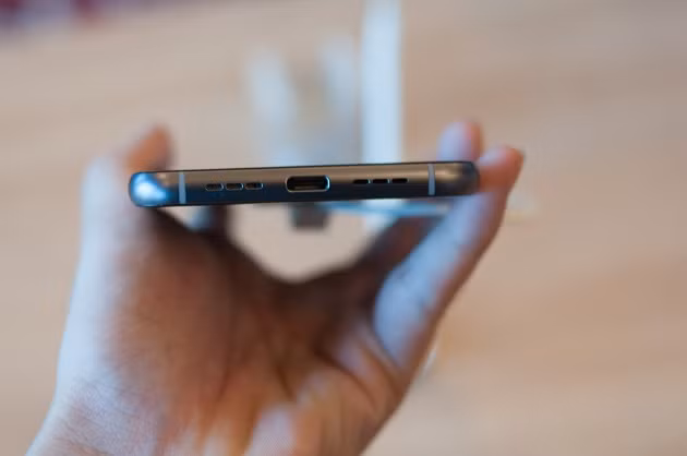 Máy bỏ jack cắm tai nghe 3,5mm và sử dụng cổng usb type-c. Ảnh: Techz.