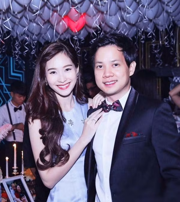 Sau đó, anh tự khởi nghiệp riêng bằng việc vay 10 tỷ đồng mở Sin Ultra Lounge. Sau một năm, mô hình F&amp;B hoàn trả được cả vốn, lãi và tiền thuê mặt bằng khoảng 13 tỷ đồng. Ảnh: Vietnamnet.