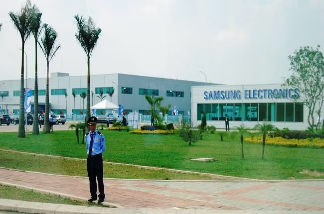 Chính thức đi vào hoạt động từ năm 2009, Samsung Electronics tại Bắc Ninh được coi là một trong những nhà máy sản xuất điện thoại di động lớn nhất của Samsung. Tiếp đến, cuối năm 2014 SamSung Display chính thức đi vào hoạt động tại tổ hợp công nghệ KCN Yên Phong- Bắc Ninh.