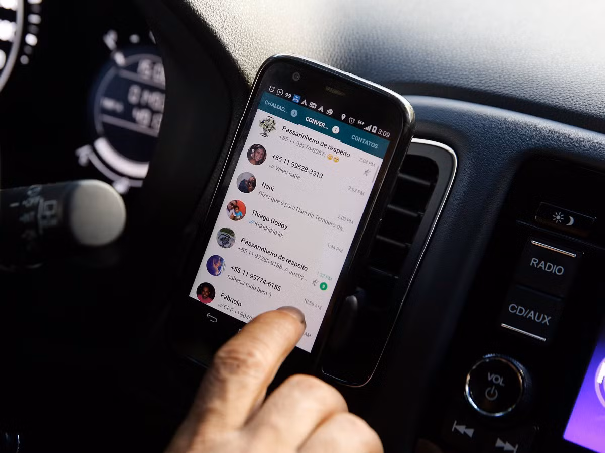 Jan Koum nghĩ về WhatsApp năm 2009 ngay cả trước khi ứng dụng được viết. Anh và đồng sáng lập Brian Acton phát triển nó trong một nhà kho dùng chung với Evernote. Ứng dụng phát triển tự nhiên, đặc biệt tại các nước đang phát triển phụ thuộc vào SMS. WhatsApp thu hút sự chú ý của Zuckerberg năm 2012 và đến năm 2014, anh mua lại nó với giá 19 tỷ USD.