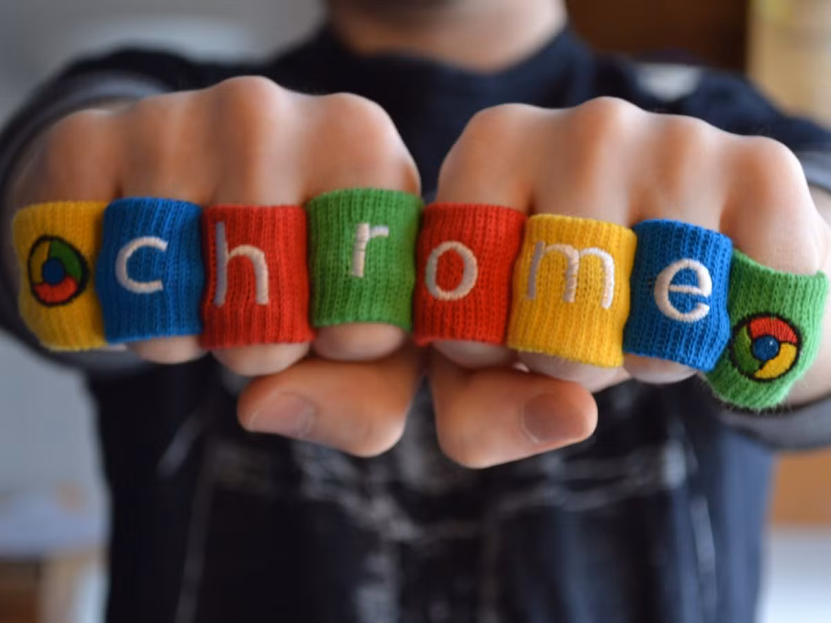 Google công bố trình duyệt Chrome vào ngày 1/9/2008. Sundar Pichai, khi ấy là Phó Chủ tịch phụ trách quản lý sản phẩm, cho biết họ đã thiết kế một trình duyệt đại chúng và đơn giản. “Gống như trang chủ Google cổ điển, Google Chrome sạch sẽ và nhanh nhạy”.