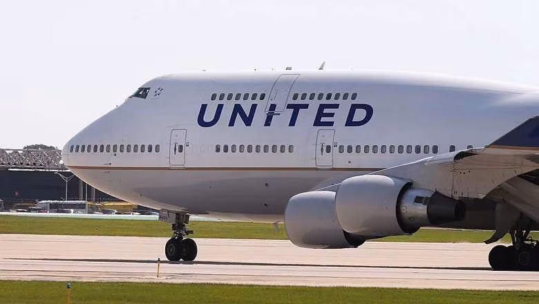 Chưa hết, nhân viên Otto N của hãng United Airlines còn bị chỉ trích khi cư xử thô lỗ với khách hàng. Cụ thể một hành khách bị hoãn chuyến bay và kiến nghị với nhân viên chăm sóc khách hàng. Nhân viên này không đưa ra lời giải thích rõ ràng mà đe dọa gạch tên hành khách đó ra khỏi chuyến bay. Ảnh: Printest.