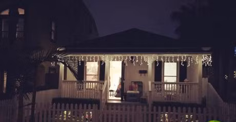 Elly Trần cũng có thêm một căn nhà nhỏ ở nước ngoài, nơi mà mẹ con cô vẫn ở mỗi khi có dịp sang.