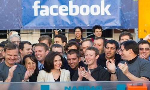 Các luật hôn nhân và quyền con người cũng được Facebook để ý và ủng hộ. Tháng 5/2012, công ty phát hành cổ phiếu công chúng lần đầu (IPO) và huy động được 5 tỷ USD. Sự phát triển của Facebook khi đó được nhận xét là không thể ngăn cản.