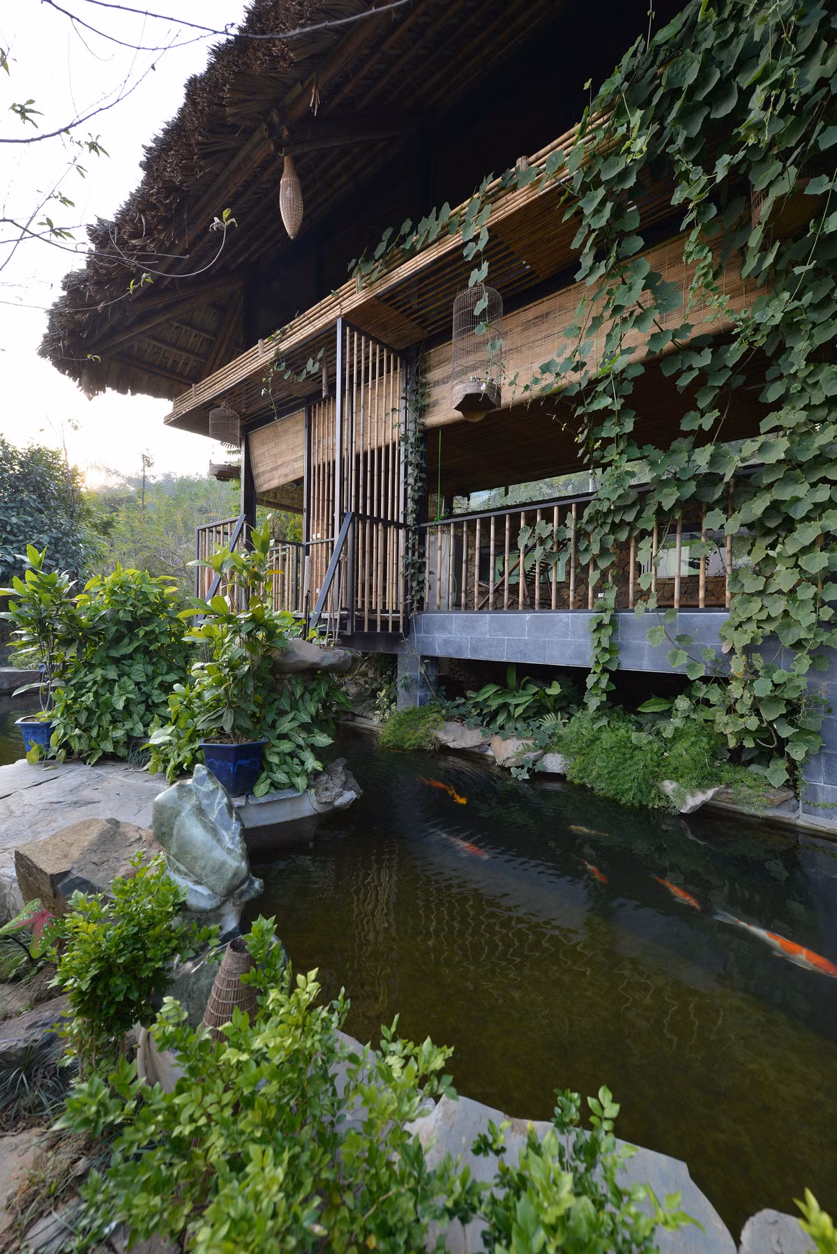 Cách xa trung tâm thủ đô nhưng ngôi nhà hết sức thơ mộng luôn có sức hút với bất kỳ ai. Nguồn ảnh: Archdaily.