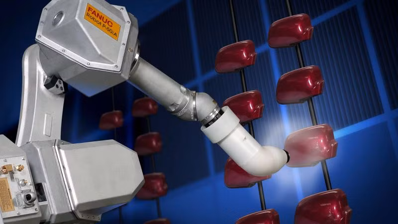 Robot tự động phun sơn lên các bộ phận ô tô. Ảnh: RoboGuru/Wikimedia Commons.