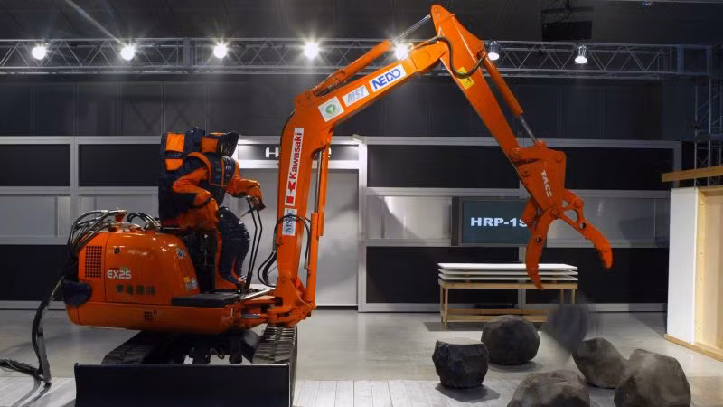 Robot được thử nghiệm để vận hành máy móc tại những nơi nguy hiểm. Ảnh: Junko Kimura/Getty Images.