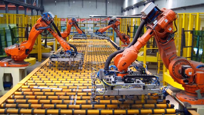 Phần lớn các tấm kính được tháo dỡ bởi cánh tay robot. Ảnh: ICAPlants/Wikimedia Commons.