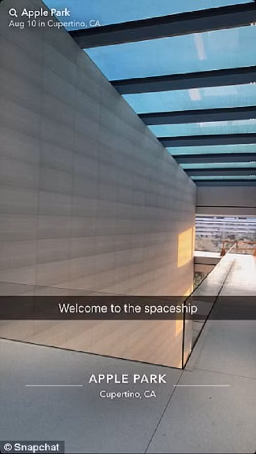 Mọi chi tiết đều được người làm vô cùng tỉ mỉ. Ở từng lối ra, cửa phải hoàn toàn phẳng và không có bất cứ gờ nào ở bên trong hay bên ngoài. Ảnh: Snapchat.