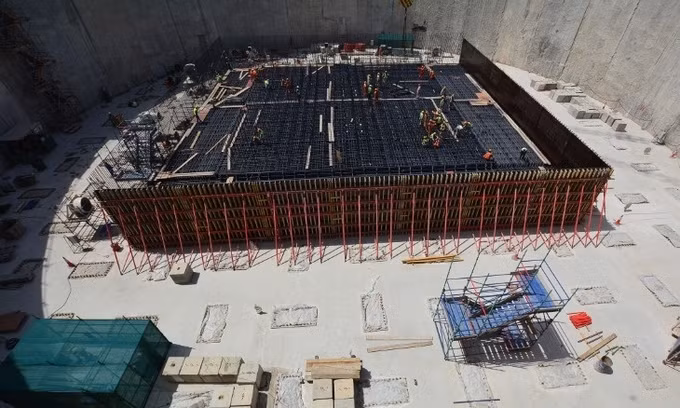 Hiện tại, Dubai Creek Tower đang được xây dựng và vẫn chưa lên khỏi mặt đất. Ảnh: CNN.