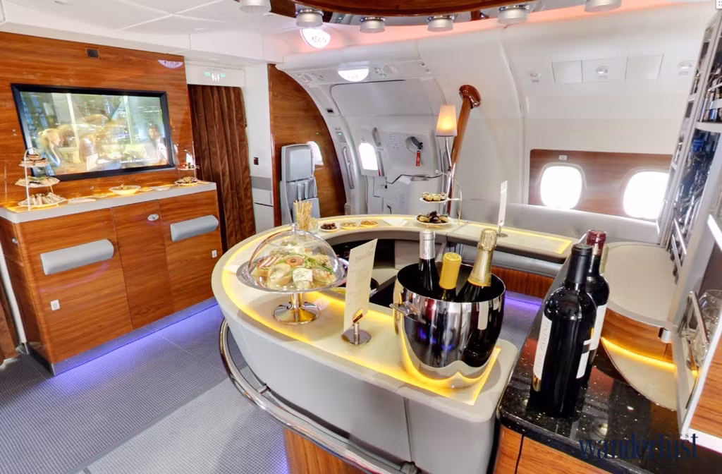 Chỉ riêng năm 2015, Emirates Airines đầu tư hơn 140 triệu USD cho rượu vang phục vụ ở tất cả các khoang hạng và nhiều hơn thế nữa. Ảnh: Wanderlust Tips.