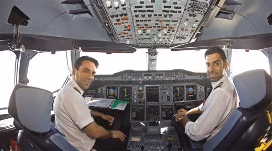 Hãng hàng không này còn chi trả trợ cấp nơi ở khoảng 45.900 USD/năm cho các phi công. Với các gia đình phi công có 4 con nhỏ, họ còn được nhận trợ cấp giáo dục tương đương 9.720 USD/năm cho cấp tiểu học và 13.608 USD cho cấp trung học cơ sở. Ảnh: Times of Malta.