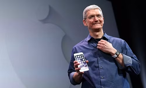 Tim Cook "dut tui" bao nhieu tien sau khi ra mat iPhone moi?