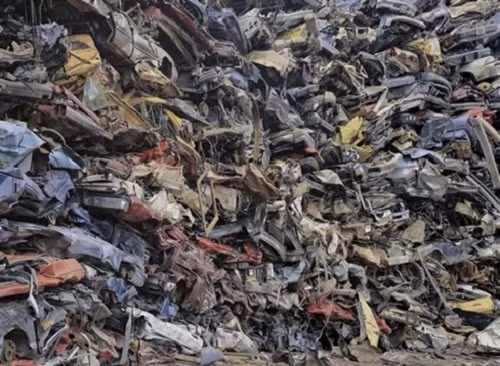 Một bãi xe hơi cũ nát tại bang Washington, Mỹ. Ảnh: Printest.