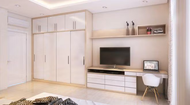 Kệ tủ cao sát trần có tác dụng "đánh lừa" mắt, tạo cảm giác trần cao hơn. Ảnh: Houzz.