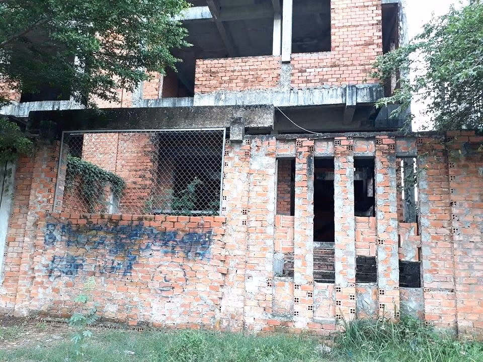 Thông tin quảng cáo từ trang chủ Tập đoàn Hà Đô có đoạn với nội dung “Hiện nay chúng tôi đang tiếp tục mở bán mở bán các căn biệt thự sau: Biệt thự D1 (221.3m2), Biệt thự D2 (223.8m2)”. Thế nhưng, khi trao đổi với PV, đại diện chủ đầu tư khẳng định, dự án đã “cháy hàng” từ lâu.