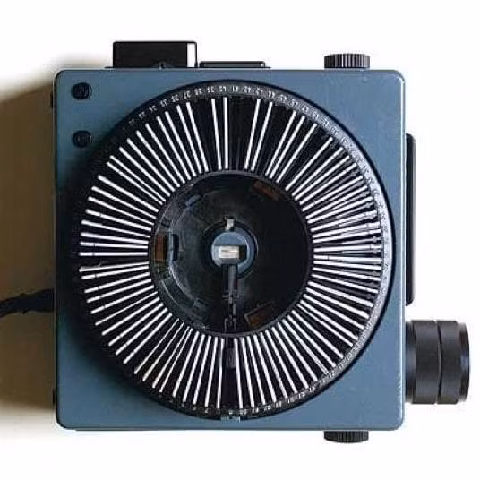 Còn đây là tiền thân của chiếc máy chiếu hiện đại ngày nay. Ảnh: Telegraph.