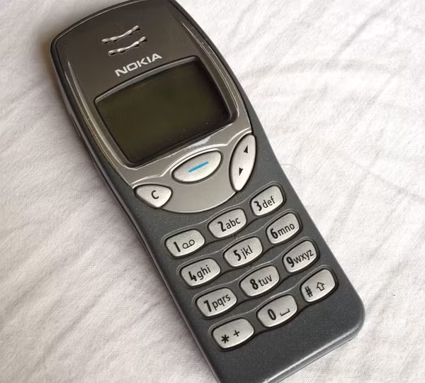 Ở thời điểm đó, Nokia 3210 như một sự khởi đầu của thế hệ điện thoại di động mà bất cứ ai cũng muốn sở hữu. Ảnh: Snapguide.