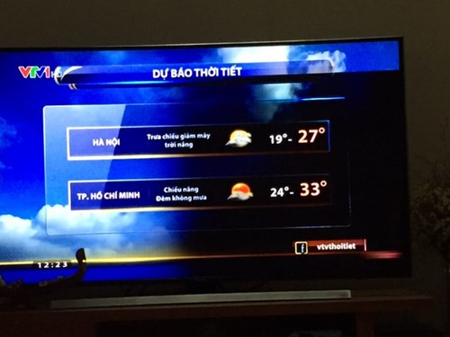 Mới đây, một khách hàng phản ánh với báo chí rằng ti vi LED Samsung UA55JU6600 sau khoảng vài tháng sử dụng bỗng gần 1/2 màn hình xuất hiện mảng đen. Ảnh: Gia đình Việt Nam.