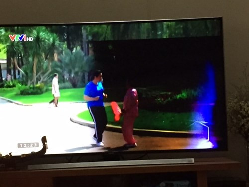 Khách hàng này đã thông tin đến hãng nhưng ngay cả cán bộ kỹ thuật của Samsung cũng không thể sửa được. Ảnh: Gia đình Việt Nam.