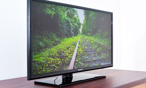 Hơn nữa, nếu không chọn được vị trí ngồi hay góc nhìn phù hợp, ti vi LED có thể cho hình ảnh không đẹp. Chúng có thể bị nhòe màu, thậm chí làm nhức mắc người xem. Ảnh: Điện máy xanh.