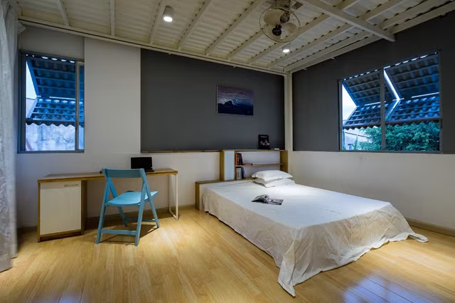 Gác lửng được bố trí các không gian nghỉ ngơi riêng biệt.