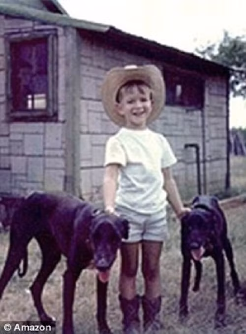 Nghỉ hè, Jeff Bezos thường dành thời gian làm việc tại trang trại bò của ông bà ở Texas. Ảnh: Pinterest.