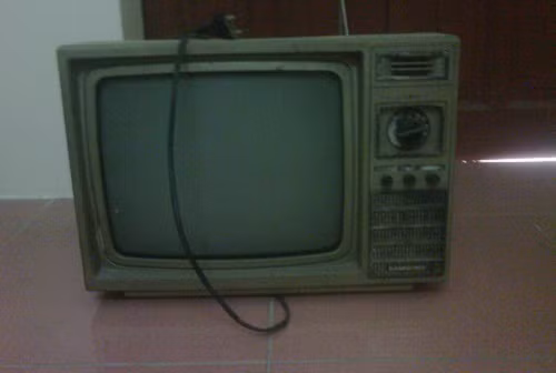 Tivi Samsung Deluxe đen trắng. Ảnh: Sieuthitienloi.