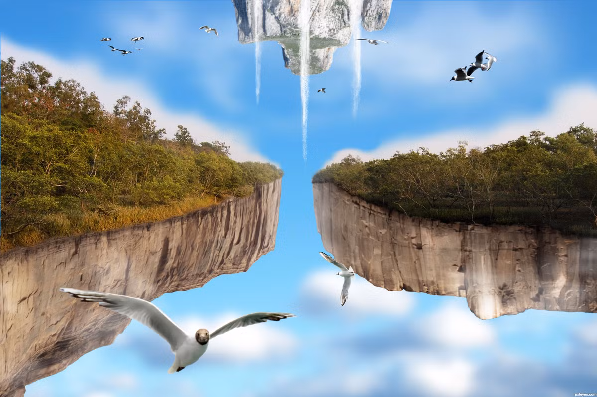 Ngọn núi hùng vĩ lơ lửng giữa không trung. Ảnh: Pxleyes.