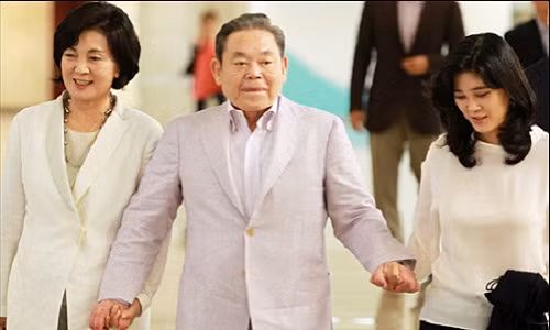 Gia toc giau co phia sau de che Samsung-Hinh-5