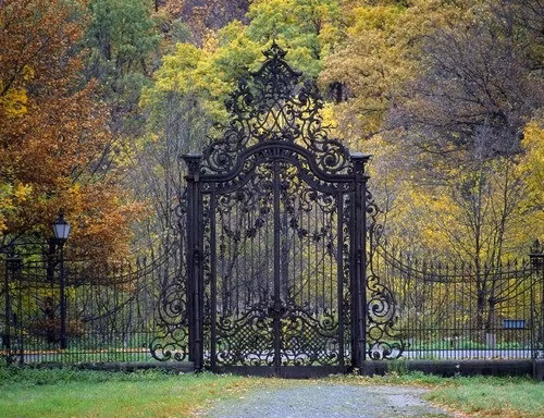 Tinh tế, sắc xảo tô đậm nét đẹp cổ điển. Ảnh: Baophuc.