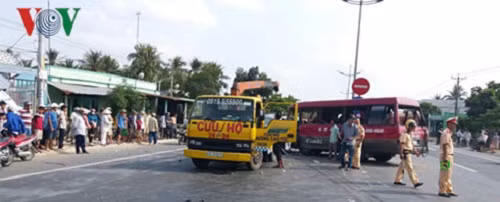 Tai nan giao thong lien hoan o Tien Giang, 1 nguoi tu nan-Hinh-2