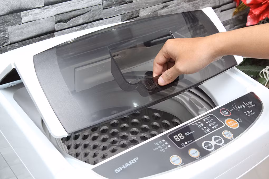 Lồng giặt Star Drum giúp làm giảm hiện tượng sờn vải. Công nghệ Ion Bạc kháng khuẩn còn bảo vệ tối ưu sức khỏe của người dùng. Ảnh: Điện máy xanh.