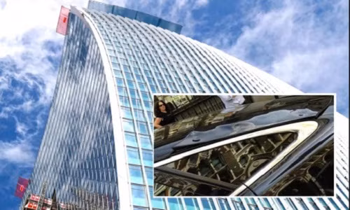 Trước đó, một chiếc xe tải cũng bị ánh sáng phản chiếu từ tòa nhà làm hư hỏng. Ảnh: Jalopnik.